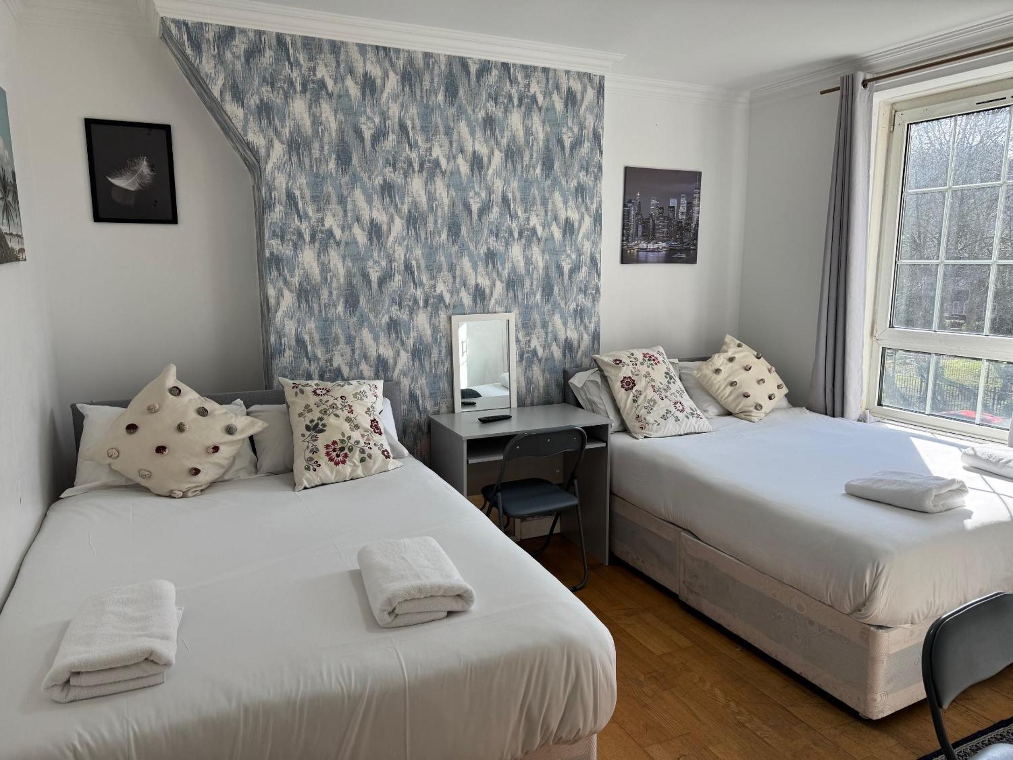 Budget Grey House Лондон Экстерьер фото